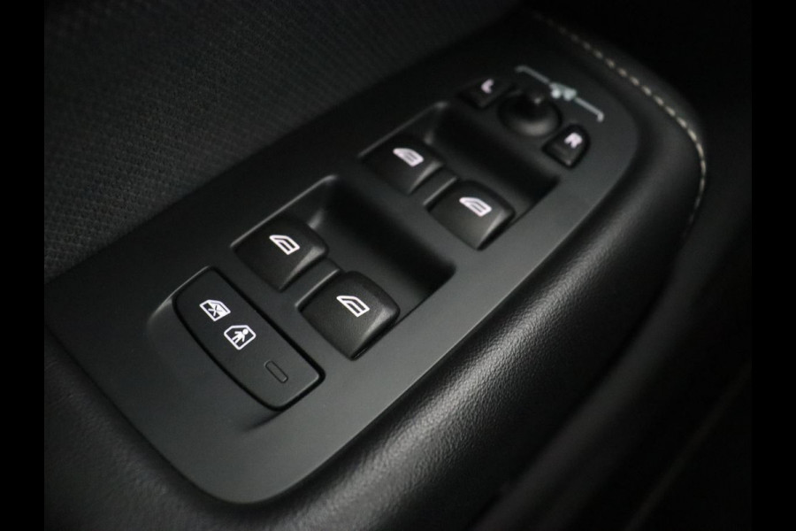 Volvo XC60 2.0 Recharge T8 AWD R Design | Panoramadak | Head-Up | Trekhaak | Harman/Kardon | Camera | Adaptive cruise | Stoelverwarming | Memory | Navigatie Volvo XC60 2.0 Recharge T8 AWD R Design | Panoramadak | Head-Up | Trekhaak | Harman/Kardon | Camera | Adaptive cruise | Stoelverwarming | Memory | Navigatie