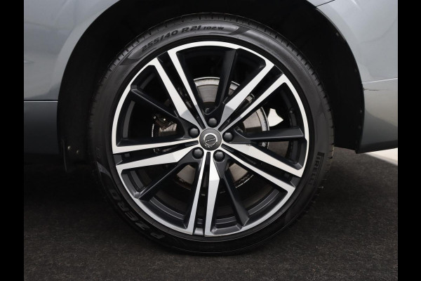 Volvo XC60 2.0 Recharge T8 AWD R Design | Panoramadak | Head-Up | Trekhaak | Harman/Kardon | Camera | Adaptive cruise | Stoelverwarming | Memory | Navigatie Volvo XC60 2.0 Recharge T8 AWD R Design | Panoramadak | Head-Up | Trekhaak | Harman/Kardon | Camera | Adaptive cruise | Stoelverwarming | Memory | Navigatie