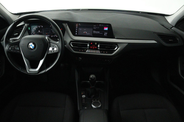 BMW 1-serie 118i Executive Edition (PARKEERSENSOREN, DIGITALE COCKPIT, NAVIGATIE, CRUISE CONTROL, DEALER ONDERHOUDEN) BMW 1-serie 118i Executive Edition (PARKEERSENSOREN, DIGITALE COCKPIT, NAVIGATIE, CRUISE CONTROL, DEALER ONDERHOUDEN)