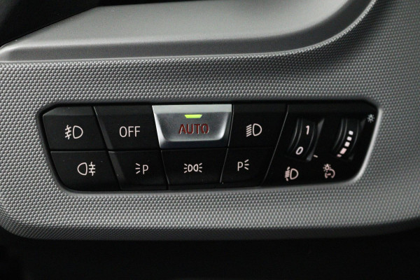 BMW 1-serie 118i Executive Edition (PARKEERSENSOREN, DIGITALE COCKPIT, NAVIGATIE, CRUISE CONTROL, DEALER ONDERHOUDEN) BMW 1-serie 118i Executive Edition (PARKEERSENSOREN, DIGITALE COCKPIT, NAVIGATIE, CRUISE CONTROL, DEALER ONDERHOUDEN)