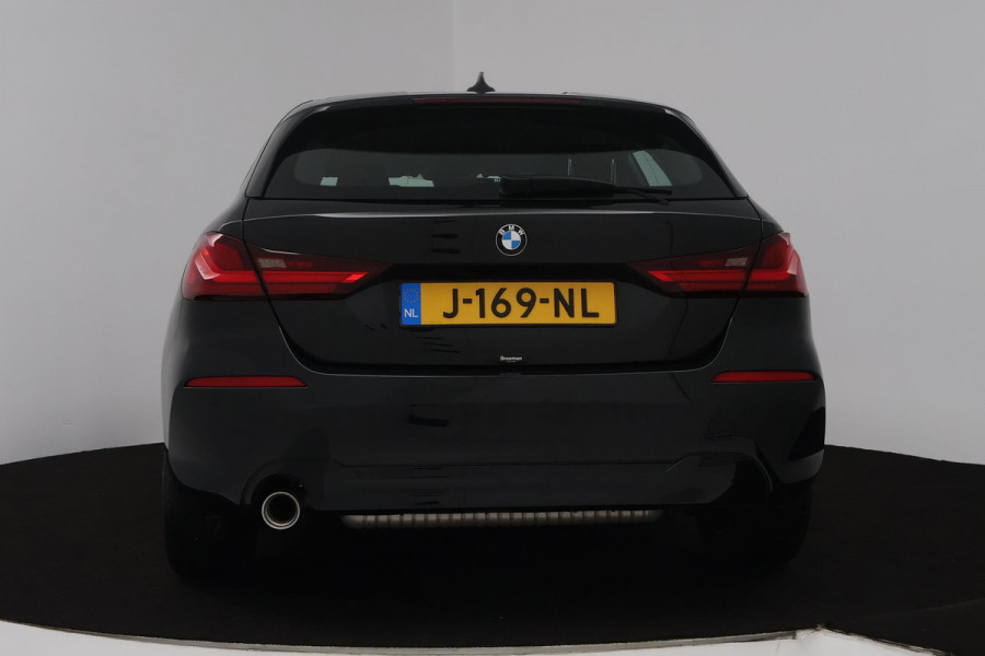 BMW 1-serie 118i Executive Edition (PARKEERSENSOREN, DIGITALE COCKPIT, NAVIGATIE, CRUISE CONTROL, DEALER ONDERHOUDEN) BMW 1-serie 118i Executive Edition (PARKEERSENSOREN, DIGITALE COCKPIT, NAVIGATIE, CRUISE CONTROL, DEALER ONDERHOUDEN)