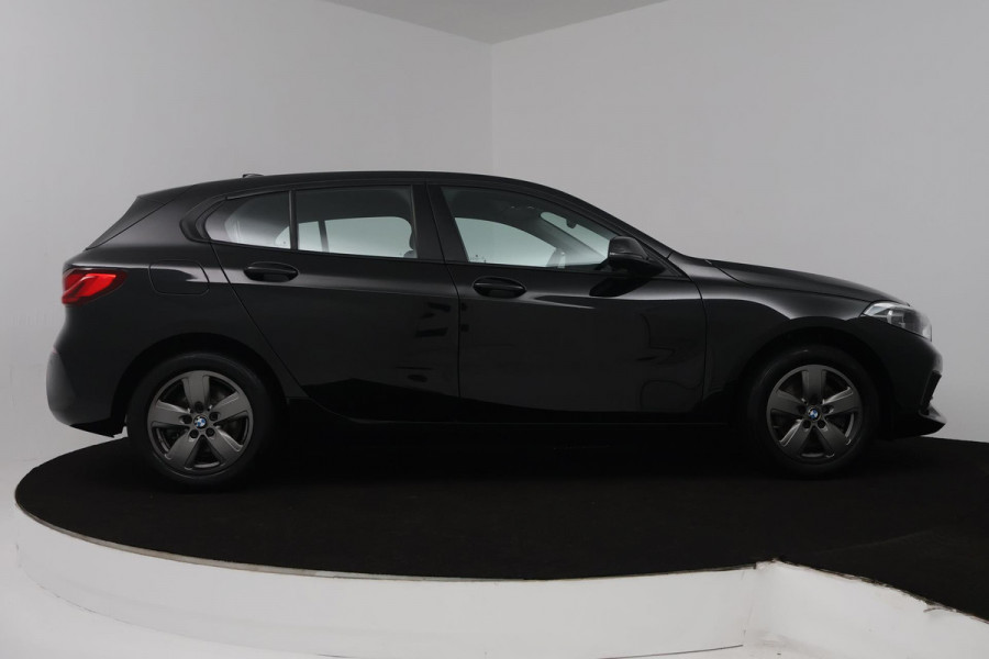 BMW 1-serie 118i Executive Edition (PARKEERSENSOREN, DIGITALE COCKPIT, NAVIGATIE, CRUISE CONTROL, DEALER ONDERHOUDEN) BMW 1-serie 118i Executive Edition (PARKEERSENSOREN, DIGITALE COCKPIT, NAVIGATIE, CRUISE CONTROL, DEALER ONDERHOUDEN)