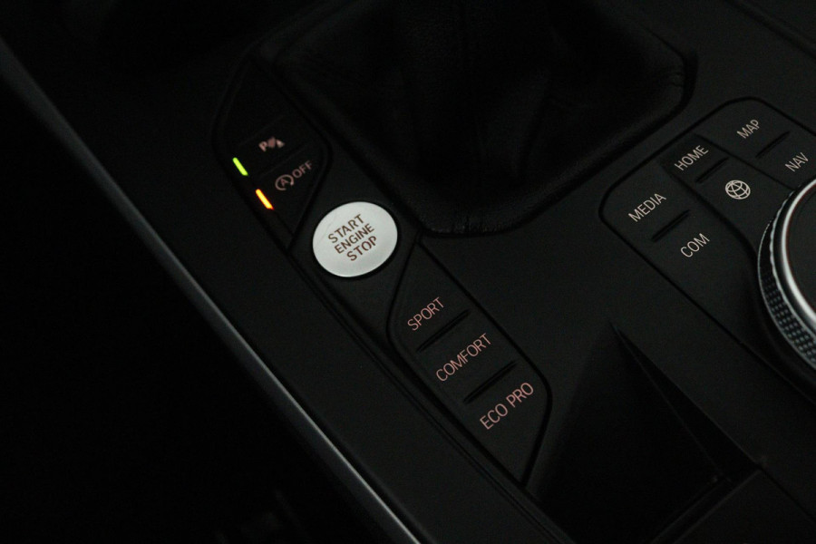 BMW 1-serie 118i Executive Edition (PARKEERSENSOREN, DIGITALE COCKPIT, NAVIGATIE, CRUISE CONTROL, DEALER ONDERHOUDEN) BMW 1-serie 118i Executive Edition (PARKEERSENSOREN, DIGITALE COCKPIT, NAVIGATIE, CRUISE CONTROL, DEALER ONDERHOUDEN)