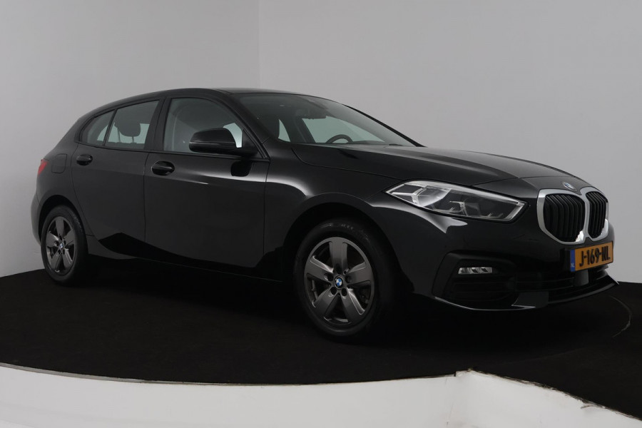 BMW 1-serie 118i Executive Edition (PARKEERSENSOREN, DIGITALE COCKPIT, NAVIGATIE, CRUISE CONTROL, DEALER ONDERHOUDEN) BMW 1-serie 118i Executive Edition (PARKEERSENSOREN, DIGITALE COCKPIT, NAVIGATIE, CRUISE CONTROL, DEALER ONDERHOUDEN)