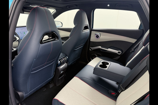 BYD ATTO 3 60kWh Design SOH 96% Panoramadak Leder+Elektr.Verst. Warmtepomp Adaptieve Cruise 360°Camera Apple Carplay Android Auto Elektr.Ac Verkeersbord detectie WiFi DAB Led Rijstrooksensor Keyless Smartphone Entry Fabrieksgarantie tot 12-12-2030 /150.000km Garantie op de LFP Accu tot 12-12-2030/200.000km €44.000,- Nieuw! BYD ATTO 3 60kWh Design SOH 96% Panoramadak Leder+Elektr.Verst. Warmtepomp Adaptieve Cruise 360°Camera Apple Carplay Android Auto Elektr.Ac Verkeersbord detectie WiFi DAB Led Rijstrooksensor Keyless Smartphone Entry Fabrieksgarantie tot 12-12-2030 /150.000km Garantie op de LFP Accu tot 12-12-2030/200.000km €44.000,- Nieuw!