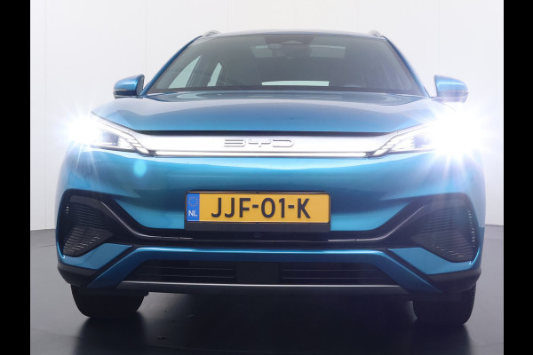 BYD ATTO 3 60kWh Design SOH 96% Panoramadak Leder+Elektr.Verst. Warmtepomp Adaptieve Cruise 360°Camera Apple Carplay Android Auto Elektr.Ac Verkeersbord detectie WiFi DAB Led Rijstrooksensor Keyless Smartphone Entry Fabrieksgarantie tot 12-12-2030 /150.000km Garantie op de LFP Accu tot 12-12-2030/200.000km €44.000,- Nieuw! BYD ATTO 3 60kWh Design SOH 96% Panoramadak Leder+Elektr.Verst. Warmtepomp Adaptieve Cruise 360°Camera Apple Carplay Android Auto Elektr.Ac Verkeersbord detectie WiFi DAB Led Rijstrooksensor Keyless Smartphone Entry Fabrieksgarantie tot 12-12-2030 /150.000km Garantie op de LFP Accu tot 12-12-2030/200.000km €44.000,- Nieuw!