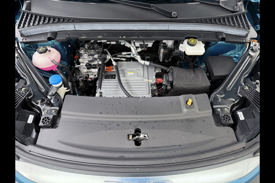 BYD ATTO 3 60kWh Design SOH 96% Panoramadak Leder+Elektr.Verst. Warmtepomp Adaptieve Cruise 360°Camera Apple Carplay Android Auto Elektr.Ac Verkeersbord detectie WiFi DAB Led Rijstrooksensor Keyless Smartphone Entry Fabrieksgarantie tot 12-12-2030 /150.000km Garantie op de LFP Accu tot 12-12-2030/200.000km €44.000,- Nieuw! BYD ATTO 3 60kWh Design SOH 96% Panoramadak Leder+Elektr.Verst. Warmtepomp Adaptieve Cruise 360°Camera Apple Carplay Android Auto Elektr.Ac Verkeersbord detectie WiFi DAB Led Rijstrooksensor Keyless Smartphone Entry Fabrieksgarantie tot 12-12-2030 /150.000km Garantie op de LFP Accu tot 12-12-2030/200.000km €44.000,- Nieuw!