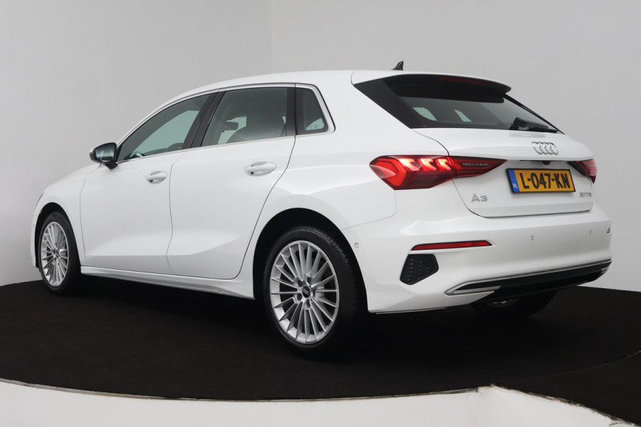 Audi A3 Sportback 30 TFSI Business edition (DIGITALE COCKPIT, CAMERA, LANE-ASSIST, CRUISE CONTROL ADAPTIEF, PARKEERSENSOREN)