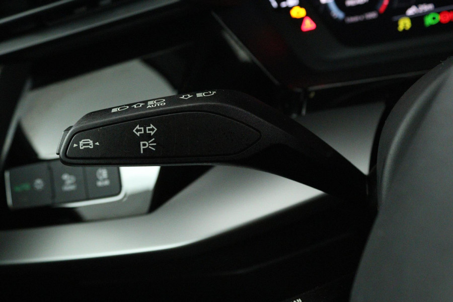 Audi A3 Sportback 30 TFSI Business edition (DIGITALE COCKPIT, CAMERA, LANE-ASSIST, CRUISE CONTROL ADAPTIEF, PARKEERSENSOREN)