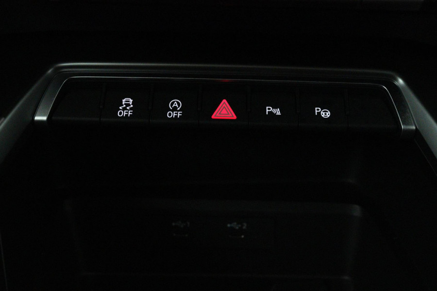 Audi A3 Sportback 30 TFSI Business edition (DIGITALE COCKPIT, CAMERA, LANE-ASSIST, CRUISE CONTROL ADAPTIEF, PARKEERSENSOREN)