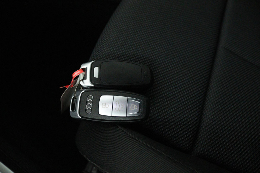 Audi A3 Sportback 30 TFSI Business edition (DIGITALE COCKPIT, CAMERA, LANE-ASSIST, CRUISE CONTROL ADAPTIEF, PARKEERSENSOREN)