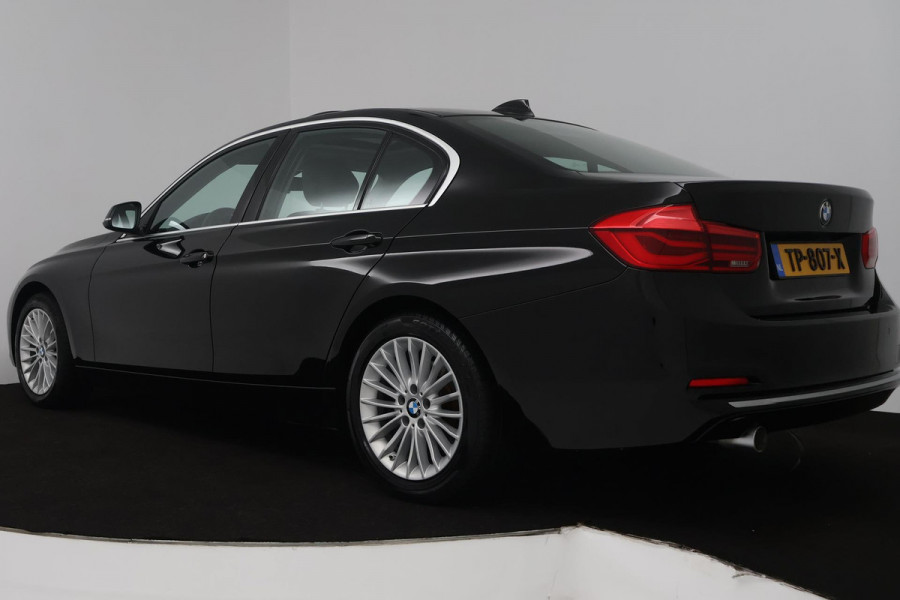 BMW 3 Serie 318i Luxury Edition (PANORAMADAK, DIGITALE COCKPIT, STOELVERWARMING, NAVIGATIE, LEER) BMW 3 Serie 318i Luxury Edition (PANORAMADAK, DIGITALE COCKPIT, STOELVERWARMING, NAVIGATIE, LEER)