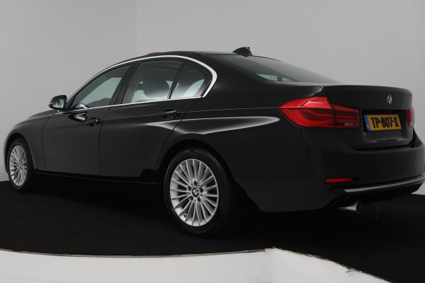 BMW 3 Serie 318i Luxury Edition (PANORAMADAK, DIGITALE COCKPIT, STOELVERWARMING, NAVIGATIE, LEER) BMW 3 Serie 318i Luxury Edition (PANORAMADAK, DIGITALE COCKPIT, STOELVERWARMING, NAVIGATIE, LEER)