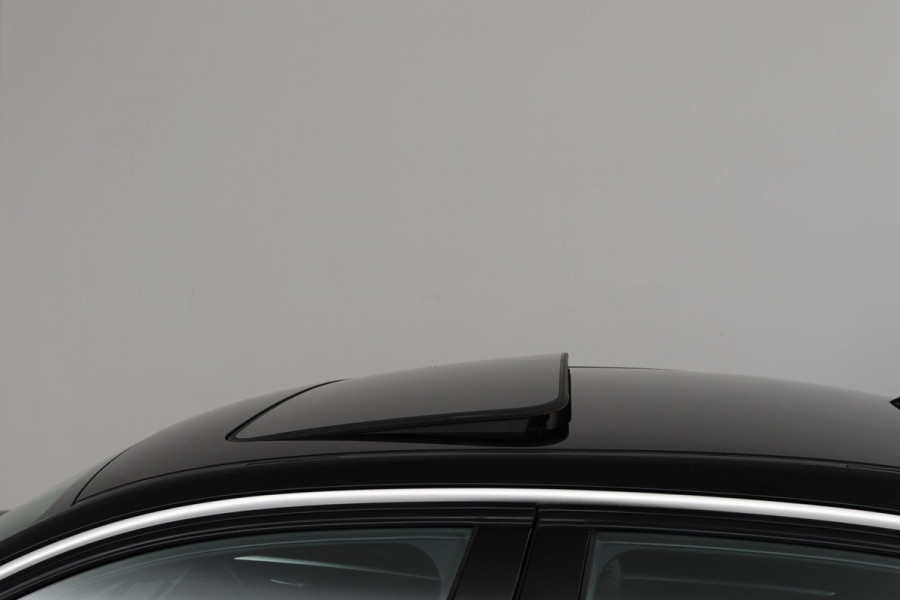 BMW 3 Serie 318i Luxury Edition (PANORAMADAK, DIGITALE COCKPIT, STOELVERWARMING, NAVIGATIE, LEER) BMW 3 Serie 318i Luxury Edition (PANORAMADAK, DIGITALE COCKPIT, STOELVERWARMING, NAVIGATIE, LEER)