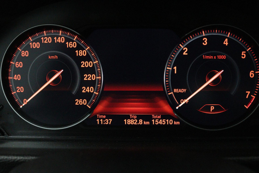 BMW 3 Serie 318i Luxury Edition (PANORAMADAK, DIGITALE COCKPIT, STOELVERWARMING, NAVIGATIE, LEER) BMW 3 Serie 318i Luxury Edition (PANORAMADAK, DIGITALE COCKPIT, STOELVERWARMING, NAVIGATIE, LEER)