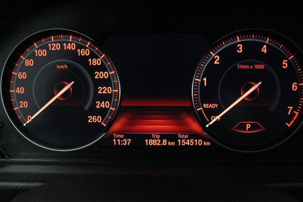 BMW 3 Serie 318i Luxury Edition (PANORAMADAK, DIGITALE COCKPIT, STOELVERWARMING, NAVIGATIE, LEER) BMW 3 Serie 318i Luxury Edition (PANORAMADAK, DIGITALE COCKPIT, STOELVERWARMING, NAVIGATIE, LEER)