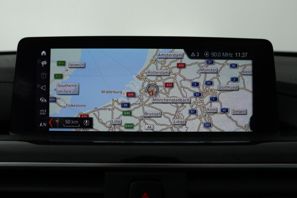 BMW 3 Serie 318i Luxury Edition (PANORAMADAK, DIGITALE COCKPIT, STOELVERWARMING, NAVIGATIE, LEER) BMW 3 Serie 318i Luxury Edition (PANORAMADAK, DIGITALE COCKPIT, STOELVERWARMING, NAVIGATIE, LEER)