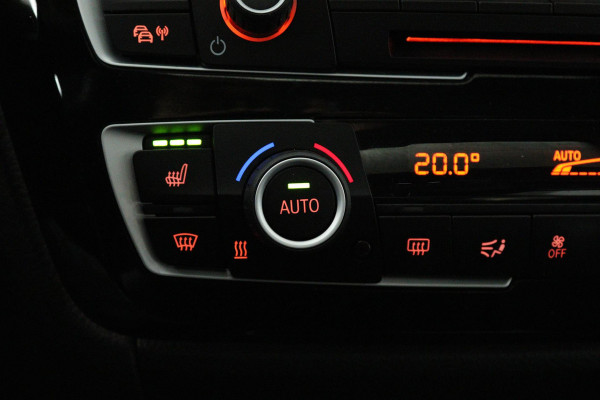 BMW 3 Serie 318i Luxury Edition (PANORAMADAK, DIGITALE COCKPIT, STOELVERWARMING, NAVIGATIE, LEER) BMW 3 Serie 318i Luxury Edition (PANORAMADAK, DIGITALE COCKPIT, STOELVERWARMING, NAVIGATIE, LEER)