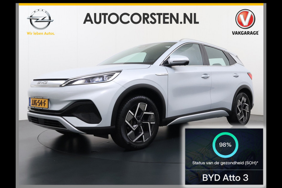 BYD ATTO 3 60kWh Design SOH 98% Pano-dak Leer+Elektr.Verst. Warmtepomp Adaptieve Cruise 360°Camera Apple Carplay Android Auto Elektr.Achter Verkeersbord detectie WiFi DAB Led Rijstrooksensor Keyless Smartphone Entry Fabrieksgarantie tot 20-12-2028/150.000km Garantie op de LFP Accu tot 12-12-2030/200.000km €44.000,- Nieuw! BYD ATTO 3 60kWh Design SOH 98% Pano-dak Leer+Elektr.Verst. Warmtepomp Adaptieve Cruise 360°Camera Apple Carplay Android Auto Elektr.Achter Verkeersbord detectie WiFi DAB Led Rijstrooksensor Keyless Smartphone Entry Fabrieksgarantie tot 20-12-2028/150.000km Garantie op de LFP Accu tot 12-12-2030/200.000km €44.000,- Nieuw!