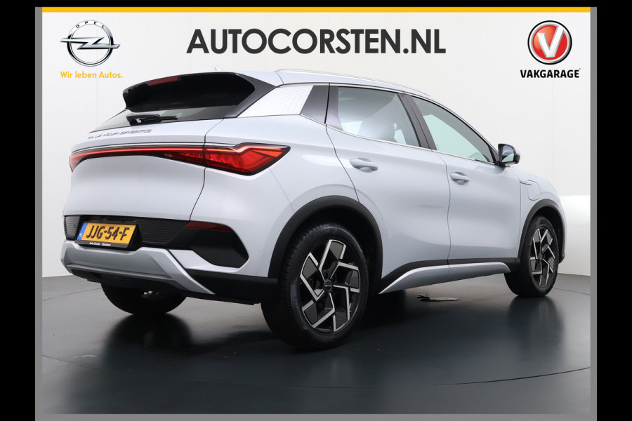 BYD ATTO 3 60kWh Design SOH 98% Pano-dak Leer+Elektr.Verst. Warmtepomp Adaptieve Cruise 360°Camera Apple Carplay Android Auto Elektr.Achter Verkeersbord detectie WiFi DAB Led Rijstrooksensor Keyless Smartphone Entry Fabrieksgarantie tot 20-12-2028/150.000km Garantie op de LFP Accu tot 12-12-2030/200.000km €44.000,- Nieuw! BYD ATTO 3 60kWh Design SOH 98% Pano-dak Leer+Elektr.Verst. Warmtepomp Adaptieve Cruise 360°Camera Apple Carplay Android Auto Elektr.Achter Verkeersbord detectie WiFi DAB Led Rijstrooksensor Keyless Smartphone Entry Fabrieksgarantie tot 20-12-2028/150.000km Garantie op de LFP Accu tot 12-12-2030/200.000km €44.000,- Nieuw!