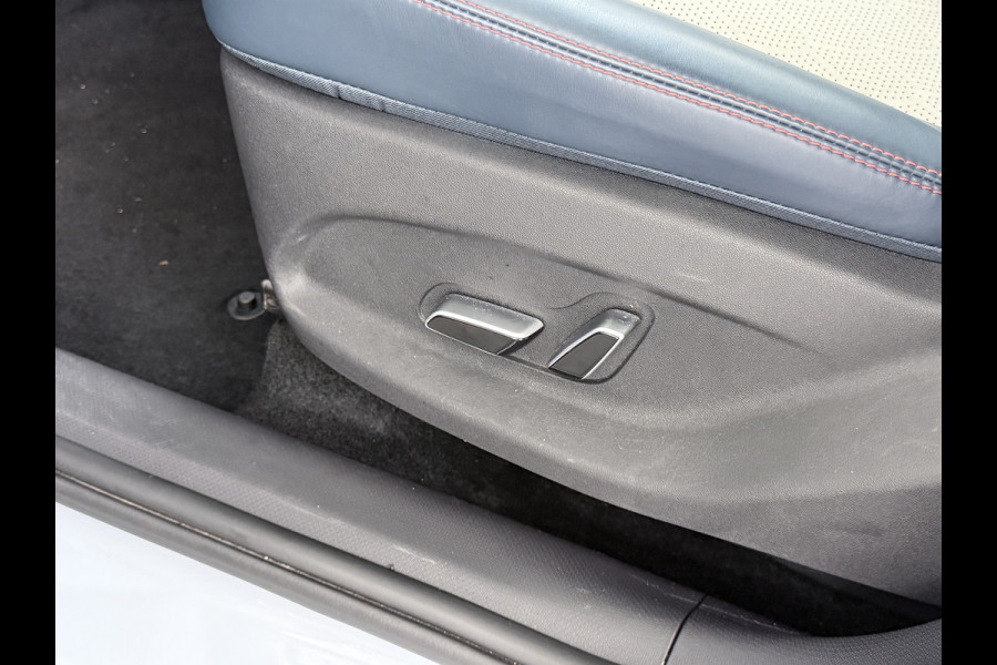 BYD ATTO 3 60kWh Design SOH 98% Pano-dak Leer+Elektr.Verst. Warmtepomp Adaptieve Cruise 360°Camera Apple Carplay Android Auto Elektr.Achter Verkeersbord detectie WiFi DAB Led Rijstrooksensor Keyless Smartphone Entry Fabrieksgarantie tot 20-12-2028/150.000km Garantie op de LFP Accu tot 12-12-2030/200.000km €44.000,- Nieuw! BYD ATTO 3 60kWh Design SOH 98% Pano-dak Leer+Elektr.Verst. Warmtepomp Adaptieve Cruise 360°Camera Apple Carplay Android Auto Elektr.Achter Verkeersbord detectie WiFi DAB Led Rijstrooksensor Keyless Smartphone Entry Fabrieksgarantie tot 20-12-2028/150.000km Garantie op de LFP Accu tot 12-12-2030/200.000km €44.000,- Nieuw!