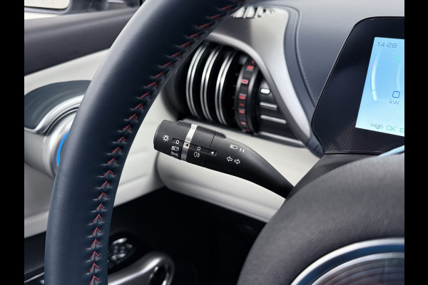 BYD ATTO 3 60kWh Design SOH 98% Pano-dak Leer+Elektr.Verst. Warmtepomp Adaptieve Cruise 360°Camera Apple Carplay Android Auto Elektr.Achter Verkeersbord detectie WiFi DAB Led Rijstrooksensor Keyless Smartphone Entry Fabrieksgarantie tot 20-12-2028/150.000km Garantie op de LFP Accu tot 12-12-2030/200.000km €44.000,- Nieuw! BYD ATTO 3 60kWh Design SOH 98% Pano-dak Leer+Elektr.Verst. Warmtepomp Adaptieve Cruise 360°Camera Apple Carplay Android Auto Elektr.Achter Verkeersbord detectie WiFi DAB Led Rijstrooksensor Keyless Smartphone Entry Fabrieksgarantie tot 20-12-2028/150.000km Garantie op de LFP Accu tot 12-12-2030/200.000km €44.000,- Nieuw!