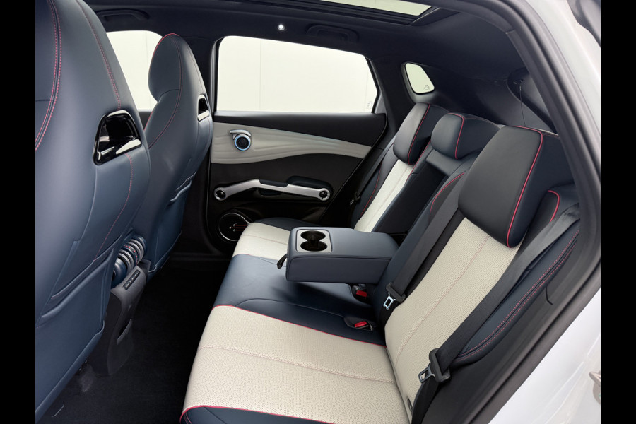 BYD ATTO 3 60kWh Design SOH 98% Pano-dak Leer+Elektr.Verst. Warmtepomp Adaptieve Cruise 360°Camera Apple Carplay Android Auto Elektr.Achter Verkeersbord detectie WiFi DAB Led Rijstrooksensor Keyless Smartphone Entry Fabrieksgarantie tot 20-12-2028/150.000km Garantie op de LFP Accu tot 12-12-2030/200.000km €44.000,- Nieuw! BYD ATTO 3 60kWh Design SOH 98% Pano-dak Leer+Elektr.Verst. Warmtepomp Adaptieve Cruise 360°Camera Apple Carplay Android Auto Elektr.Achter Verkeersbord detectie WiFi DAB Led Rijstrooksensor Keyless Smartphone Entry Fabrieksgarantie tot 20-12-2028/150.000km Garantie op de LFP Accu tot 12-12-2030/200.000km €44.000,- Nieuw!