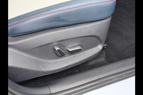 BYD ATTO 3 60kWh Design SOH 98% Pano-dak Leer+Elektr.Verst. Warmtepomp Adaptieve Cruise 360°Camera Apple Carplay Android Auto Elektr.Achter Verkeersbord detectie WiFi DAB Led Rijstrooksensor Keyless Smartphone Entry Fabrieksgarantie tot 20-12-2028/150.000km Garantie op de LFP Accu tot 12-12-2030/200.000km €44.000,- Nieuw! BYD ATTO 3 60kWh Design SOH 98% Pano-dak Leer+Elektr.Verst. Warmtepomp Adaptieve Cruise 360°Camera Apple Carplay Android Auto Elektr.Achter Verkeersbord detectie WiFi DAB Led Rijstrooksensor Keyless Smartphone Entry Fabrieksgarantie tot 20-12-2028/150.000km Garantie op de LFP Accu tot 12-12-2030/200.000km €44.000,- Nieuw!