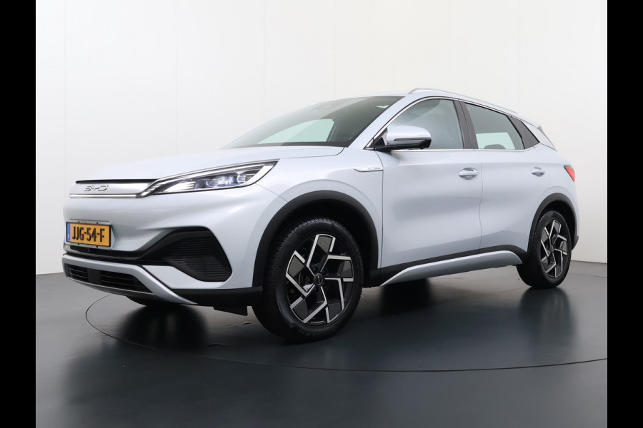 BYD ATTO 3 60kWh Design SOH 98% Pano-dak Leer+Elektr.Verst. Warmtepomp Adaptieve Cruise 360°Camera Apple Carplay Android Auto Elektr.Achter Verkeersbord detectie WiFi DAB Led Rijstrooksensor Keyless Smartphone Entry Fabrieksgarantie tot 20-12-2028/150.000km Garantie op de LFP Accu tot 12-12-2030/200.000km €44.000,- Nieuw! BYD ATTO 3 60kWh Design SOH 98% Pano-dak Leer+Elektr.Verst. Warmtepomp Adaptieve Cruise 360°Camera Apple Carplay Android Auto Elektr.Achter Verkeersbord detectie WiFi DAB Led Rijstrooksensor Keyless Smartphone Entry Fabrieksgarantie tot 20-12-2028/150.000km Garantie op de LFP Accu tot 12-12-2030/200.000km €44.000,- Nieuw!