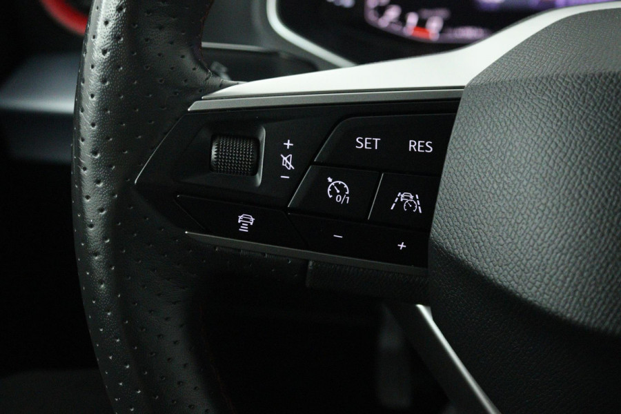 Seat Ibiza 1.0 EcoTSI FR Business Intense (DIGITALE COCKPIT, STOELVERWARMING, CRUISE ADAPTIEF, CARPLAY NAVIGATIE) Seat Ibiza 1.0 EcoTSI FR Business Intense (DIGITALE COCKPIT, STOELVERWARMING, CRUISE ADAPTIEF, CARPLAY NAVIGATIE)