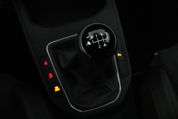 Seat Ibiza 1.0 EcoTSI FR Business Intense (DIGITALE COCKPIT, STOELVERWARMING, CRUISE ADAPTIEF, CARPLAY NAVIGATIE) Seat Ibiza 1.0 EcoTSI FR Business Intense (DIGITALE COCKPIT, STOELVERWARMING, CRUISE ADAPTIEF, CARPLAY NAVIGATIE)