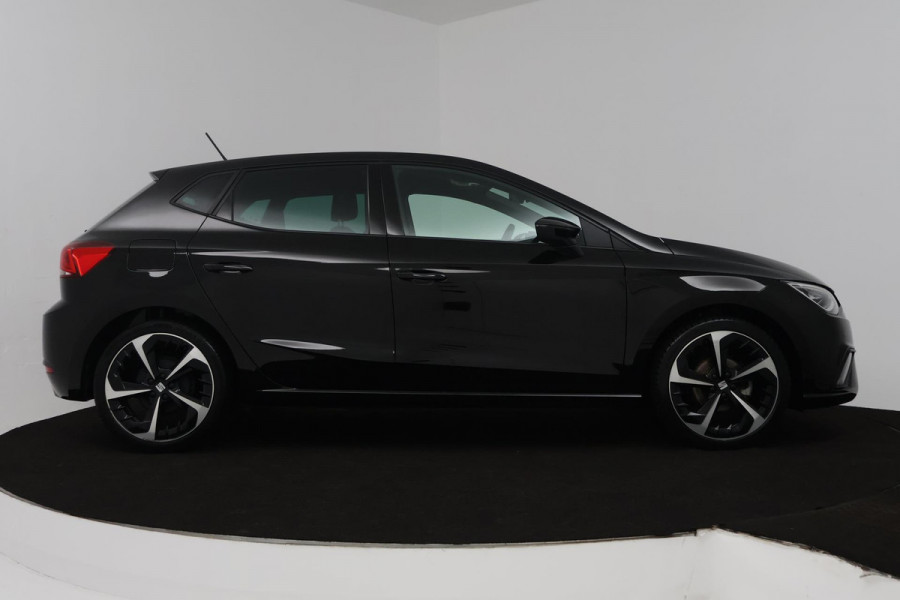 Seat Ibiza 1.0 EcoTSI FR Business Intense (DIGITALE COCKPIT, STOELVERWARMING, CRUISE ADAPTIEF, CARPLAY NAVIGATIE) Seat Ibiza 1.0 EcoTSI FR Business Intense (DIGITALE COCKPIT, STOELVERWARMING, CRUISE ADAPTIEF, CARPLAY NAVIGATIE)