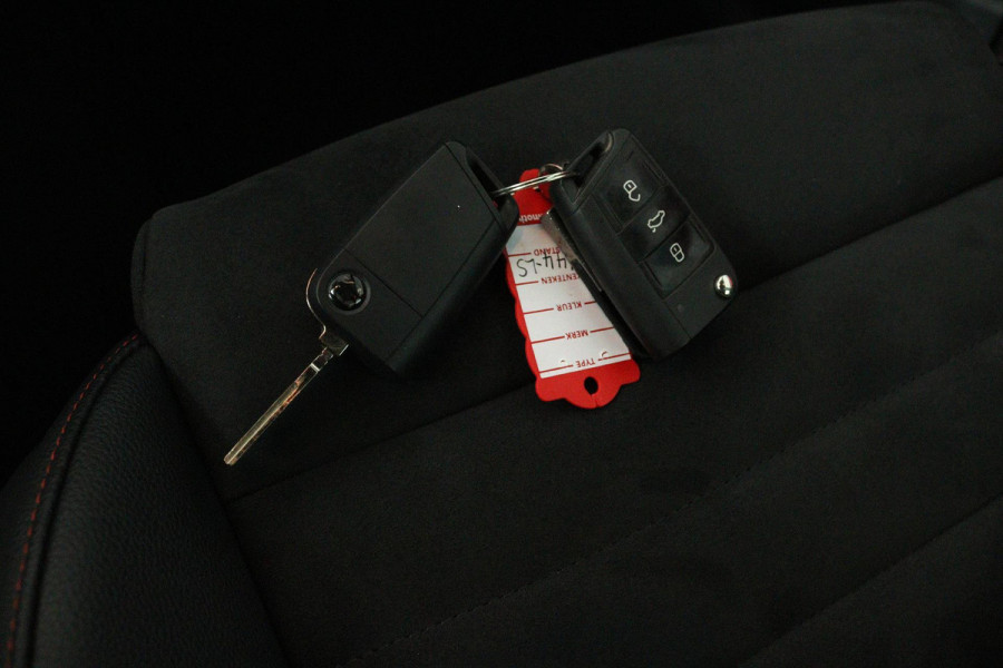 Seat Ibiza 1.0 EcoTSI FR Business Intense (DIGITALE COCKPIT, STOELVERWARMING, CRUISE ADAPTIEF, CARPLAY NAVIGATIE) Seat Ibiza 1.0 EcoTSI FR Business Intense (DIGITALE COCKPIT, STOELVERWARMING, CRUISE ADAPTIEF, CARPLAY NAVIGATIE)