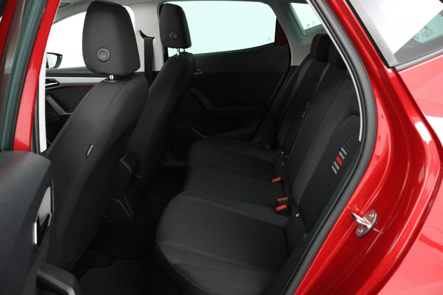 Seat Ibiza 1.0 TSI FR Business Intense (PANORAMADAK, CRUISE ADAPTIEF, ACHTERUITRIJCAMERA, CARPLAY NAVIGATIE, PARKEERSENSOREN) Seat Ibiza 1.0 TSI FR Business Intense (PANORAMADAK, CRUISE ADAPTIEF, ACHTERUITRIJCAMERA, CARPLAY NAVIGATIE, PARKEERSENSOREN)