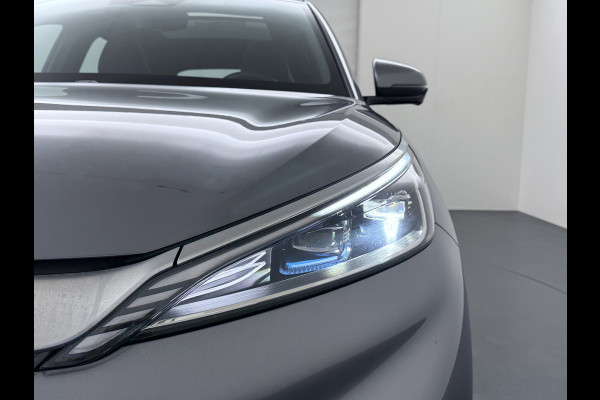 BYD ATTO 3 60kWh Design SOH 99% Pano-dak Leer+Elektr.Verst. Warmtepomp Adaptieve Cruise 360°Camera Apple Carplay Android Auto Elektr.Achter Verkeersbord detectie WiFi DAB Led Rijstrooksensor Keyless Smartphone Entry Fabrieksgarantie tot 20-12-2030/150.000km Garantie op de LFP Accu tot 20-12-2030/200.000km €44.000,- Nieuw! BYD ATTO 3 60kWh Design SOH 99% Pano-dak Leer+Elektr.Verst. Warmtepomp Adaptieve Cruise 360°Camera Apple Carplay Android Auto Elektr.Achter Verkeersbord detectie WiFi DAB Led Rijstrooksensor Keyless Smartphone Entry Fabrieksgarantie tot 20-12-2030/150.000km Garantie op de LFP Accu tot 20-12-2030/200.000km €44.000,- Nieuw!