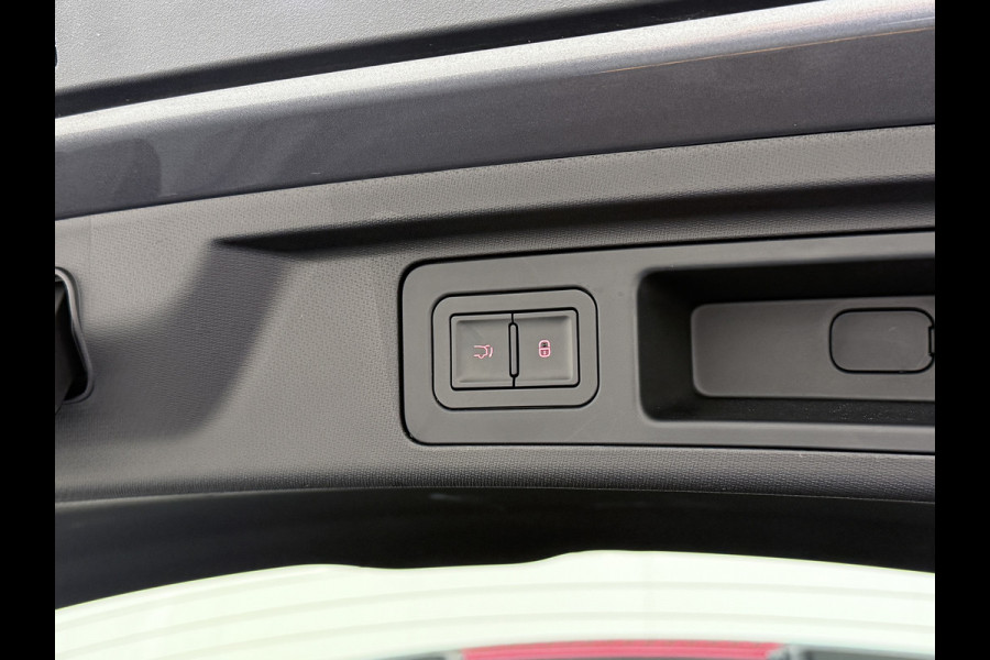 BYD ATTO 3 60kWh Design SOH 99% Pano-dak Leer+Elektr.Verst. Warmtepomp Adaptieve Cruise 360°Camera Apple Carplay Android Auto Elektr.Achter Verkeersbord detectie WiFi DAB Led Rijstrooksensor Keyless Smartphone Entry Fabrieksgarantie tot 20-12-2030/150.000km Garantie op de LFP Accu tot 20-12-2030/200.000km €44.000,- Nieuw! BYD ATTO 3 60kWh Design SOH 99% Pano-dak Leer+Elektr.Verst. Warmtepomp Adaptieve Cruise 360°Camera Apple Carplay Android Auto Elektr.Achter Verkeersbord detectie WiFi DAB Led Rijstrooksensor Keyless Smartphone Entry Fabrieksgarantie tot 20-12-2030/150.000km Garantie op de LFP Accu tot 20-12-2030/200.000km €44.000,- Nieuw!