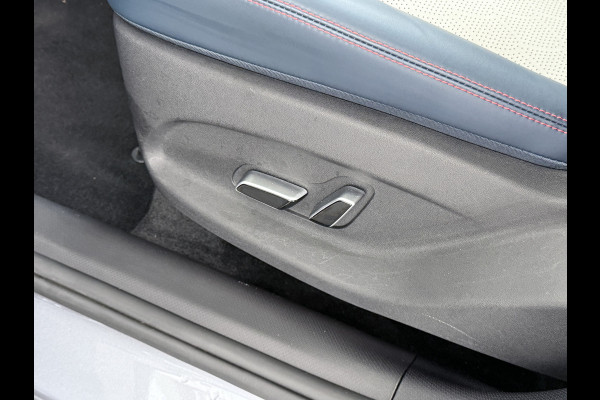 BYD ATTO 3 60kWh Design SOH 99% Pano-dak Leer+Elektr.Verst. Warmtepomp Adaptieve Cruise 360°Camera Apple Carplay Android Auto Elektr.Achter Verkeersbord detectie WiFi DAB Led Rijstrooksensor Keyless Smartphone Entry Fabrieksgarantie tot 20-12-2030/150.000km Garantie op de LFP Accu tot 20-12-2030/200.000km €44.000,- Nieuw! BYD ATTO 3 60kWh Design SOH 99% Pano-dak Leer+Elektr.Verst. Warmtepomp Adaptieve Cruise 360°Camera Apple Carplay Android Auto Elektr.Achter Verkeersbord detectie WiFi DAB Led Rijstrooksensor Keyless Smartphone Entry Fabrieksgarantie tot 20-12-2030/150.000km Garantie op de LFP Accu tot 20-12-2030/200.000km €44.000,- Nieuw!