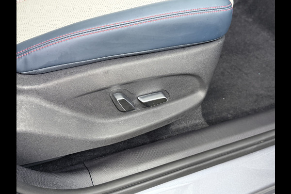 BYD ATTO 3 60kWh Design SOH 99% Pano-dak Leer+Elektr.Verst. Warmtepomp Adaptieve Cruise 360°Camera Apple Carplay Android Auto Elektr.Achter Verkeersbord detectie WiFi DAB Led Rijstrooksensor Keyless Smartphone Entry Fabrieksgarantie tot 20-12-2030/150.000km Garantie op de LFP Accu tot 20-12-2030/200.000km €44.000,- Nieuw! BYD ATTO 3 60kWh Design SOH 99% Pano-dak Leer+Elektr.Verst. Warmtepomp Adaptieve Cruise 360°Camera Apple Carplay Android Auto Elektr.Achter Verkeersbord detectie WiFi DAB Led Rijstrooksensor Keyless Smartphone Entry Fabrieksgarantie tot 20-12-2030/150.000km Garantie op de LFP Accu tot 20-12-2030/200.000km €44.000,- Nieuw!