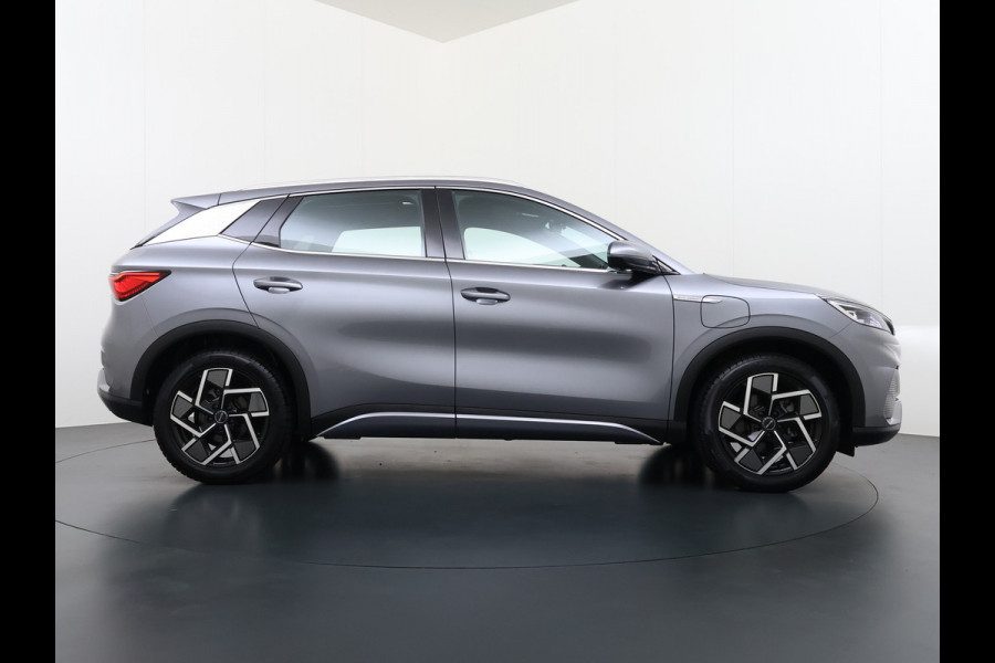 BYD ATTO 3 60kWh Design SOH 99% Pano-dak Leer+Elektr.Verst. Warmtepomp Adaptieve Cruise 360°Camera Apple Carplay Android Auto Elektr.Achter Verkeersbord detectie WiFi DAB Led Rijstrooksensor Keyless Smartphone Entry Fabrieksgarantie tot 20-12-2030/150.000km Garantie op de LFP Accu tot 20-12-2030/200.000km €44.000,- Nieuw! BYD ATTO 3 60kWh Design SOH 99% Pano-dak Leer+Elektr.Verst. Warmtepomp Adaptieve Cruise 360°Camera Apple Carplay Android Auto Elektr.Achter Verkeersbord detectie WiFi DAB Led Rijstrooksensor Keyless Smartphone Entry Fabrieksgarantie tot 20-12-2030/150.000km Garantie op de LFP Accu tot 20-12-2030/200.000km €44.000,- Nieuw!