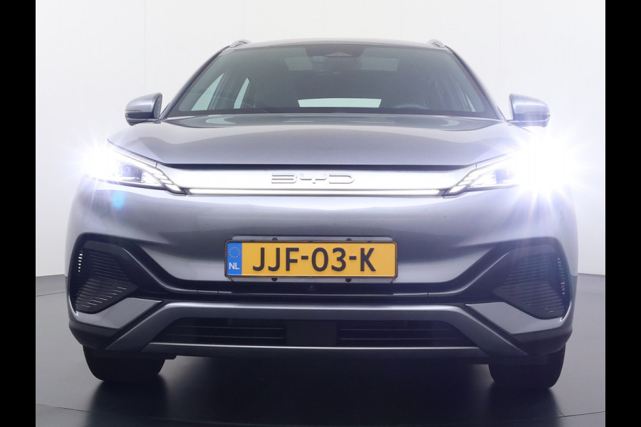 BYD ATTO 3 60kWh Design SOH 99% Pano-dak Leer+Elektr.Verst. Warmtepomp Adaptieve Cruise 360°Camera Apple Carplay Android Auto Elektr.Achter Verkeersbord detectie WiFi DAB Led Rijstrooksensor Keyless Smartphone Entry Fabrieksgarantie tot 20-12-2030/150.000km Garantie op de LFP Accu tot 20-12-2030/200.000km €44.000,- Nieuw! BYD ATTO 3 60kWh Design SOH 99% Pano-dak Leer+Elektr.Verst. Warmtepomp Adaptieve Cruise 360°Camera Apple Carplay Android Auto Elektr.Achter Verkeersbord detectie WiFi DAB Led Rijstrooksensor Keyless Smartphone Entry Fabrieksgarantie tot 20-12-2030/150.000km Garantie op de LFP Accu tot 20-12-2030/200.000km €44.000,- Nieuw!