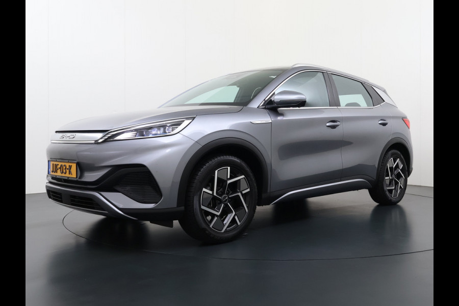 BYD ATTO 3 60kWh Design SOH 99% Pano-dak Leer+Elektr.Verst. Warmtepomp Adaptieve Cruise 360°Camera Apple Carplay Android Auto Elektr.Achter Verkeersbord detectie WiFi DAB Led Rijstrooksensor Keyless Smartphone Entry Fabrieksgarantie tot 20-12-2030/150.000km Garantie op de LFP Accu tot 20-12-2030/200.000km €44.000,- Nieuw! BYD ATTO 3 60kWh Design SOH 99% Pano-dak Leer+Elektr.Verst. Warmtepomp Adaptieve Cruise 360°Camera Apple Carplay Android Auto Elektr.Achter Verkeersbord detectie WiFi DAB Led Rijstrooksensor Keyless Smartphone Entry Fabrieksgarantie tot 20-12-2030/150.000km Garantie op de LFP Accu tot 20-12-2030/200.000km €44.000,- Nieuw!