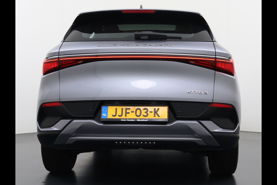 BYD ATTO 3 60kWh Design SOH 99% Pano-dak Leer+Elektr.Verst. Warmtepomp Adaptieve Cruise 360°Camera Apple Carplay Android Auto Elektr.Achter Verkeersbord detectie WiFi DAB Led Rijstrooksensor Keyless Smartphone Entry Fabrieksgarantie tot 20-12-2030/150.000km Garantie op de LFP Accu tot 20-12-2030/200.000km €44.000,- Nieuw! BYD ATTO 3 60kWh Design SOH 99% Pano-dak Leer+Elektr.Verst. Warmtepomp Adaptieve Cruise 360°Camera Apple Carplay Android Auto Elektr.Achter Verkeersbord detectie WiFi DAB Led Rijstrooksensor Keyless Smartphone Entry Fabrieksgarantie tot 20-12-2030/150.000km Garantie op de LFP Accu tot 20-12-2030/200.000km €44.000,- Nieuw!