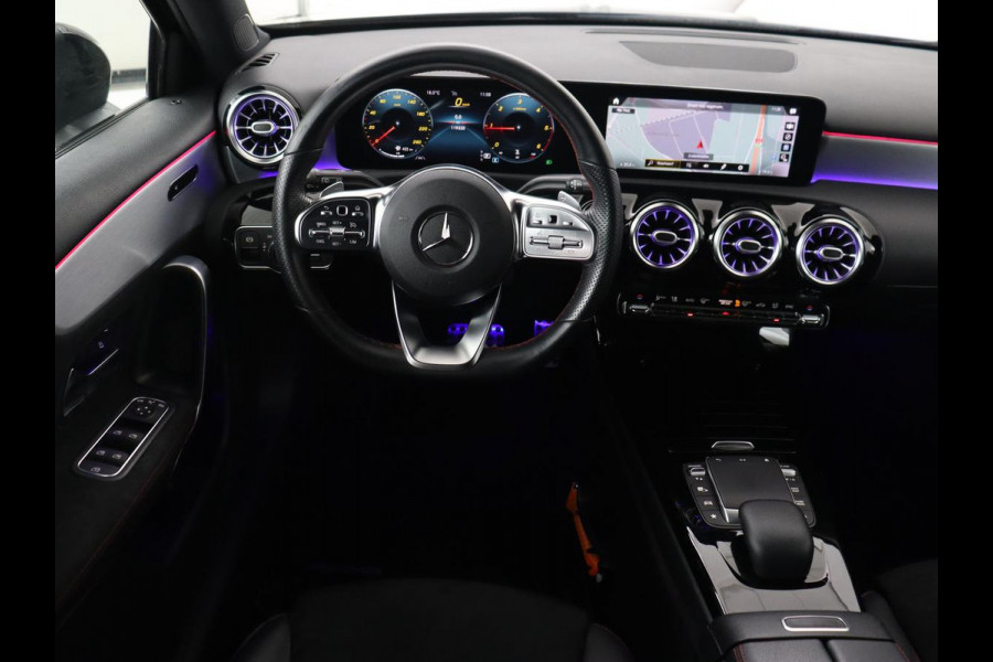 Mercedes-Benz A-Klasse 180d Business Solution AMG | Carplay | Stoelverwarming | Sfeerverlichting | Park Assist | Navigatie | Widescreen | Full LED | Camera Mercedes-Benz A-Klasse 180d Business Solution AMG | Carplay | Stoelverwarming | Sfeerverlichting | Park Assist | Navigatie | Widescreen | Full LED | Camera