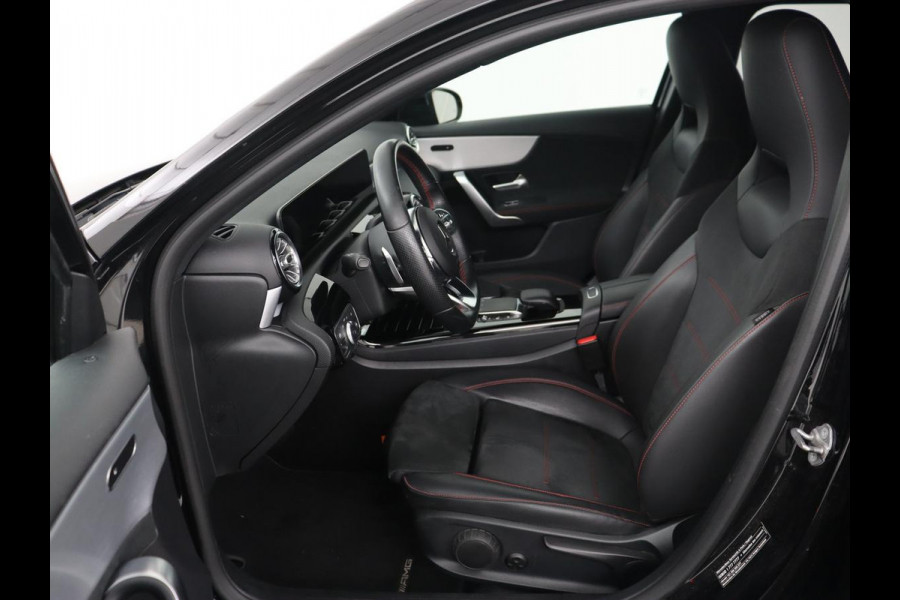 Mercedes-Benz A-Klasse 180d Business Solution AMG | Carplay | Stoelverwarming | Sfeerverlichting | Park Assist | Navigatie | Widescreen | Full LED | Camera Mercedes-Benz A-Klasse 180d Business Solution AMG | Carplay | Stoelverwarming | Sfeerverlichting | Park Assist | Navigatie | Widescreen | Full LED | Camera