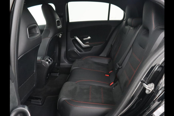 Mercedes-Benz A-Klasse 180d Business Solution AMG | Carplay | Stoelverwarming | Sfeerverlichting | Park Assist | Navigatie | Widescreen | Full LED | Camera Mercedes-Benz A-Klasse 180d Business Solution AMG | Carplay | Stoelverwarming | Sfeerverlichting | Park Assist | Navigatie | Widescreen | Full LED | Camera