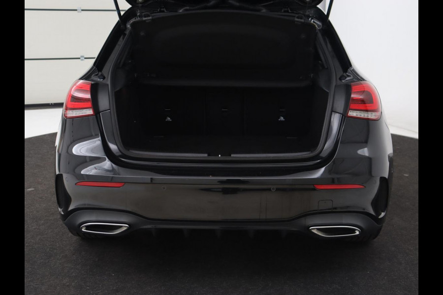 Mercedes-Benz A-Klasse 180d Business Solution AMG | Carplay | Stoelverwarming | Sfeerverlichting | Park Assist | Navigatie | Widescreen | Full LED | Camera Mercedes-Benz A-Klasse 180d Business Solution AMG | Carplay | Stoelverwarming | Sfeerverlichting | Park Assist | Navigatie | Widescreen | Full LED | Camera