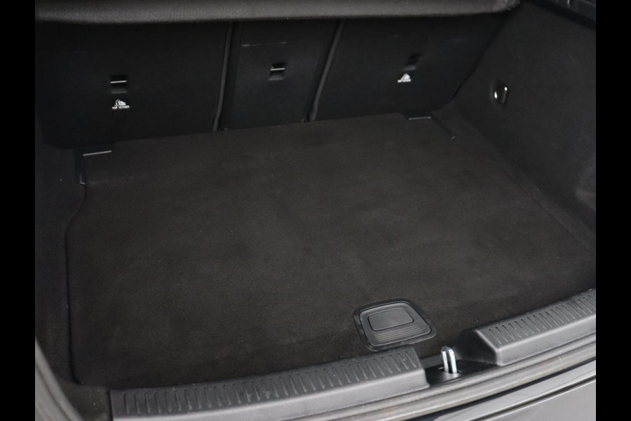 Mercedes-Benz A-Klasse 180d Business Solution AMG | Carplay | Stoelverwarming | Sfeerverlichting | Park Assist | Navigatie | Widescreen | Full LED | Camera Mercedes-Benz A-Klasse 180d Business Solution AMG | Carplay | Stoelverwarming | Sfeerverlichting | Park Assist | Navigatie | Widescreen | Full LED | Camera