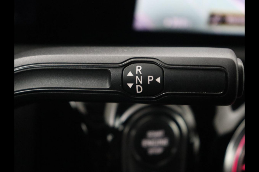 Mercedes-Benz A-Klasse 180d Business Solution AMG | Carplay | Stoelverwarming | Sfeerverlichting | Park Assist | Navigatie | Widescreen | Full LED | Camera Mercedes-Benz A-Klasse 180d Business Solution AMG | Carplay | Stoelverwarming | Sfeerverlichting | Park Assist | Navigatie | Widescreen | Full LED | Camera