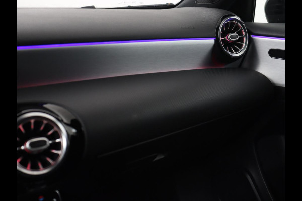Mercedes-Benz A-Klasse 180d Business Solution AMG | Carplay | Stoelverwarming | Sfeerverlichting | Park Assist | Navigatie | Widescreen | Full LED | Camera Mercedes-Benz A-Klasse 180d Business Solution AMG | Carplay | Stoelverwarming | Sfeerverlichting | Park Assist | Navigatie | Widescreen | Full LED | Camera