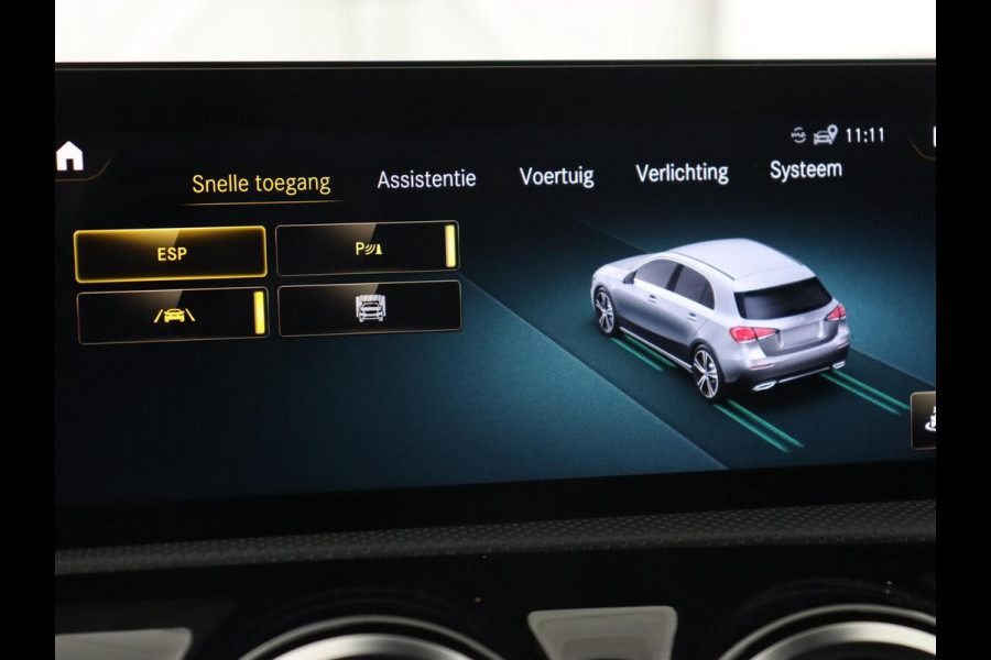 Mercedes-Benz A-Klasse 180d Business Solution AMG | Carplay | Stoelverwarming | Sfeerverlichting | Park Assist | Navigatie | Widescreen | Full LED | Camera Mercedes-Benz A-Klasse 180d Business Solution AMG | Carplay | Stoelverwarming | Sfeerverlichting | Park Assist | Navigatie | Widescreen | Full LED | Camera